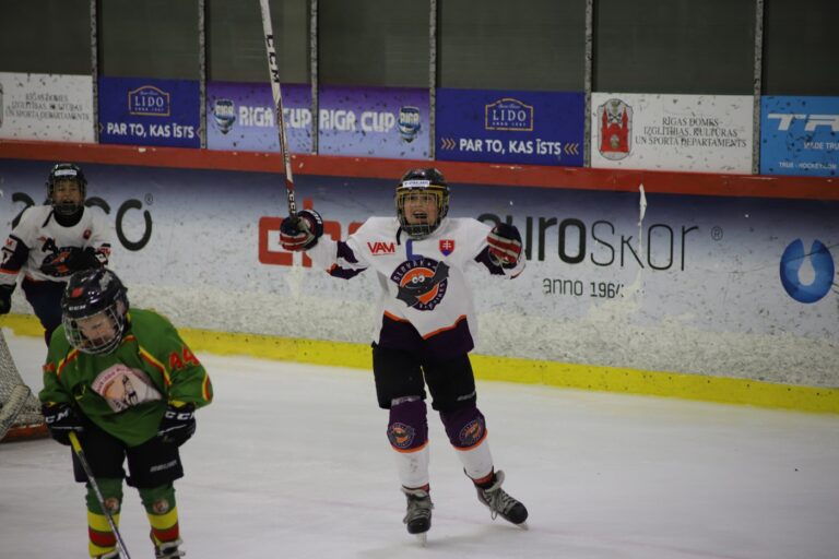 Hokejisti Slovak Vampires sa tešia z vyhratého zápasu